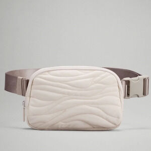 🆕🇨🇦 Lululemon Team Canada Everywhere Belt Bag Light Ivory Raw Linen